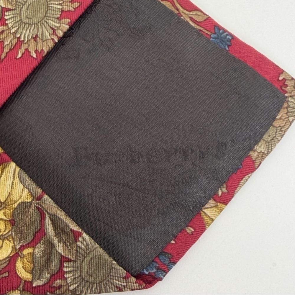 Vintage BURBERRY men's tie crafted from 100% silk designer made in Englund - Picture 8 of 9